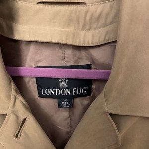 London Fog Tan Raincoat Dolman Sleeve